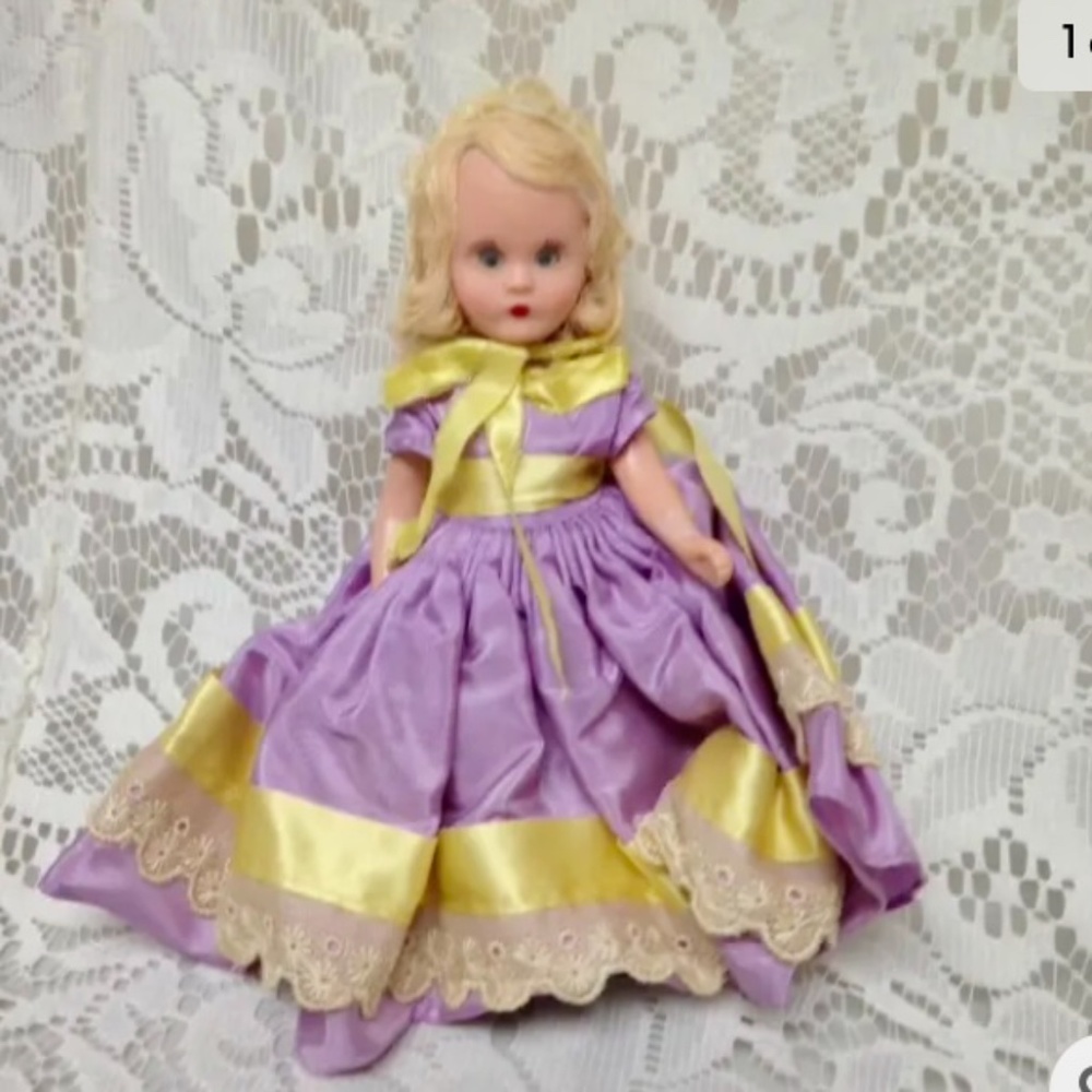 Vintage1940-50s 5.5in Nancy Ann Story Book Doll in Purple and Yellow Gown/Hat